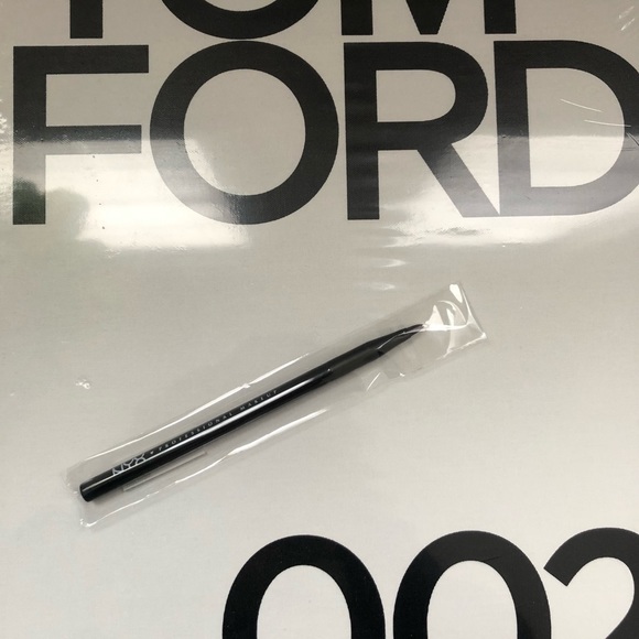 NYX Pro Brush Set with Cleansing Pad - Picture 12 of 15